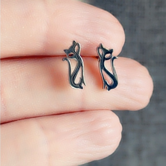 Stainless Steel Waterproof Cat Studs - Picture 4 of 8